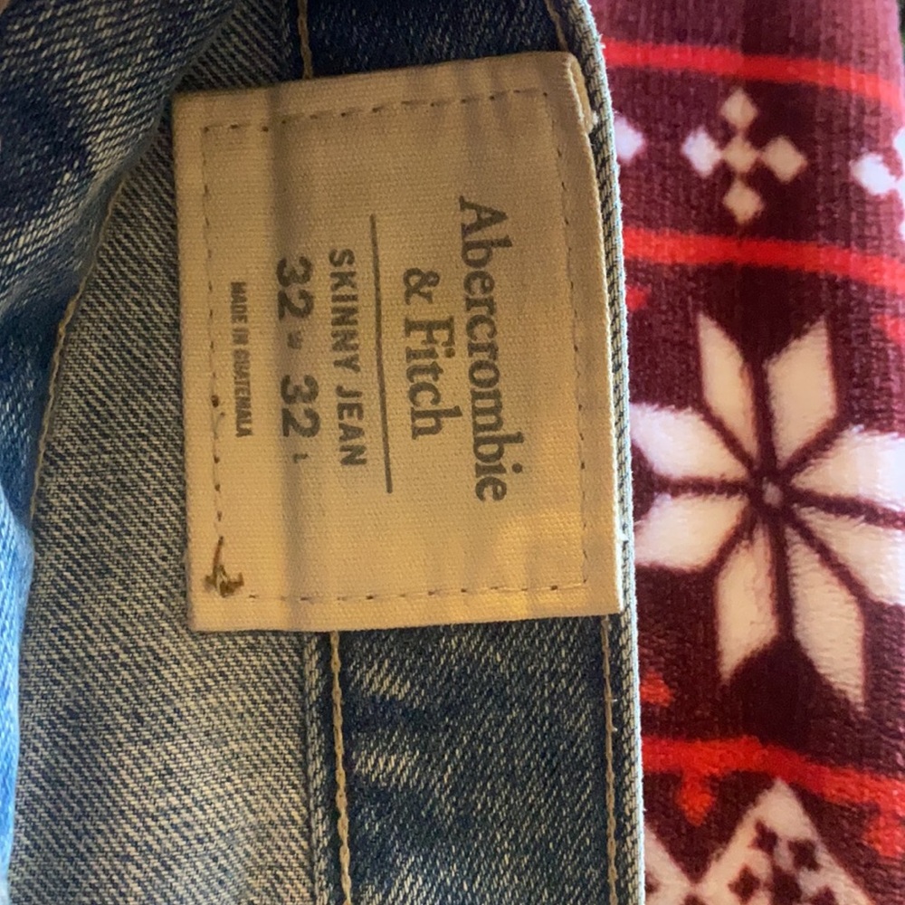 Men Ripped Jeans - Picture 3 of 5